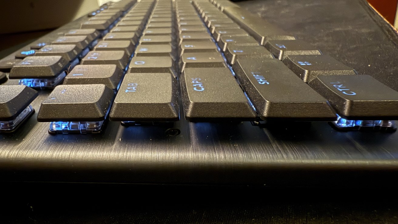 Logitech G915 X Keyboard review: 0.88 inches is thin indeed.