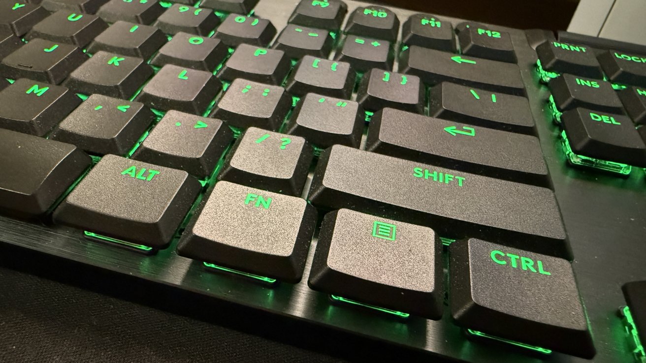 Logitech G915 X Keyboard review: Close-up of the keys and RGB quality.