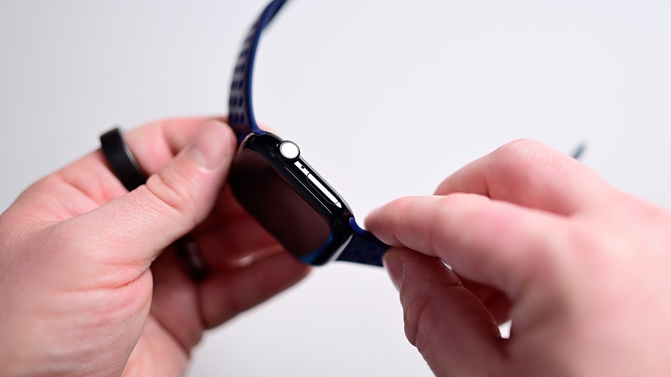 The new Jet Black aluminum Apple Watch held in hands